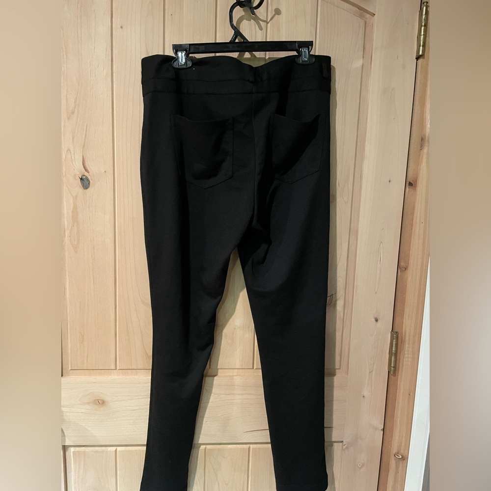 062 Maurices XL Classic Black Trousers 3 Button Waist Band. GUC Stretchy